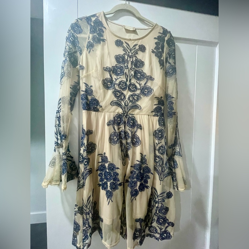 Adorable Floral Mesh Bell Sleeves Altar’d State Dress M